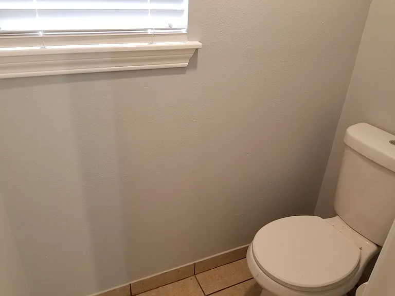 2723 Roseheath Ln — Photo 8