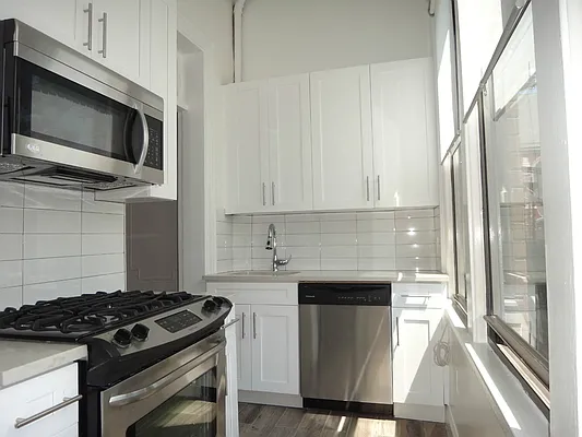 Rented by Brownstone Real Estate | media 9