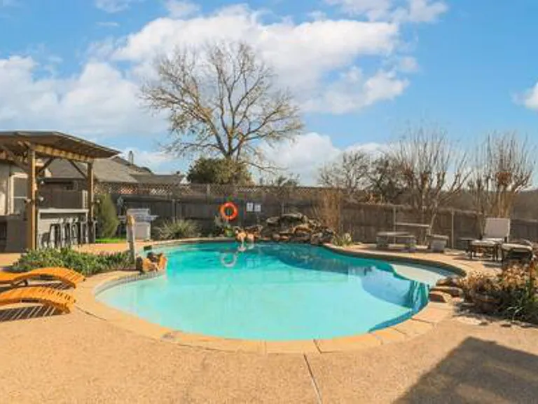 Falcon Ridge Dr — Photo 38