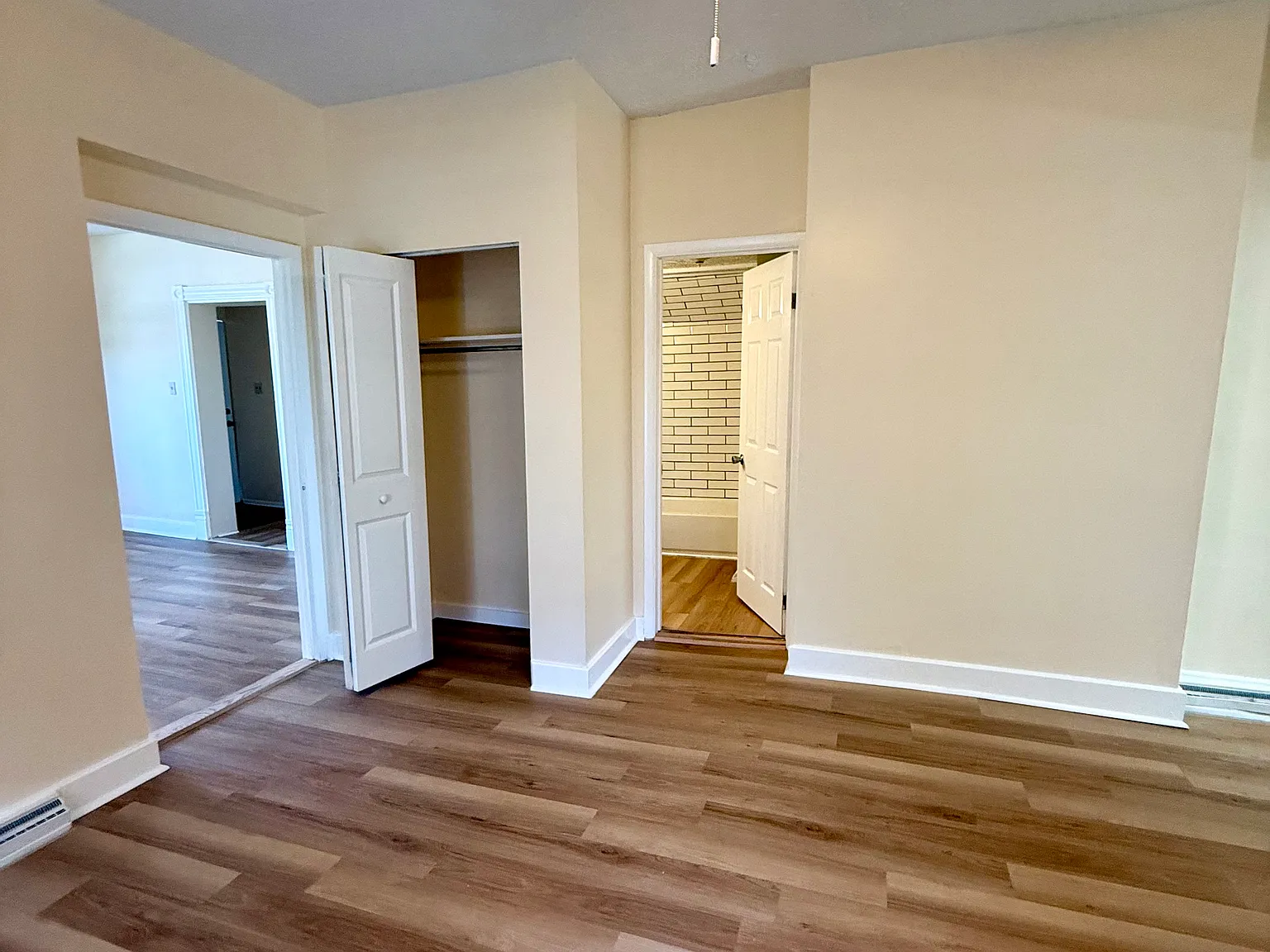 1054 Vance Ave — Photo 3