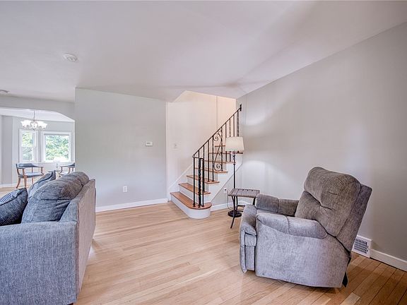 4th image of 145 Marshall Cir