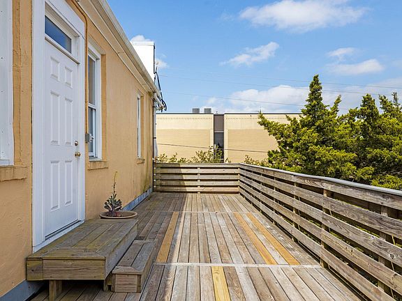 4th image of 712 Arendell St Unit 2B