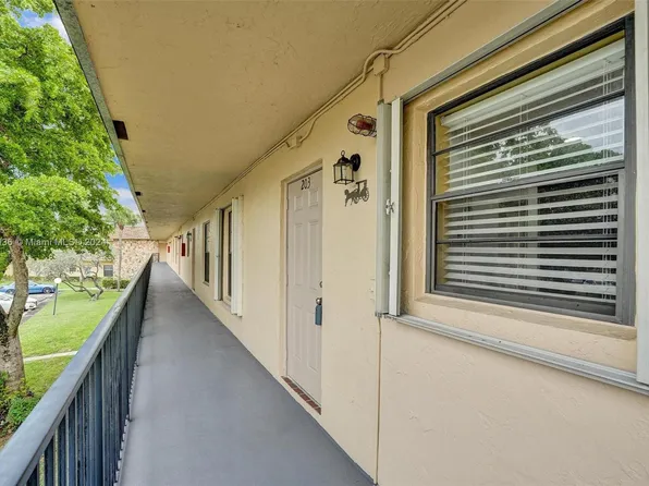 200 Berkley Rd APT 203, Hollywood, FL 33024