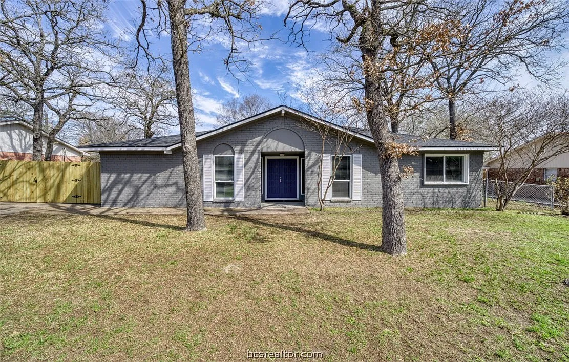 Building Photo - 1115 Merry Oaks Dr