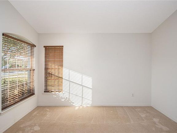 3rd image of 1421 Lindzlu St