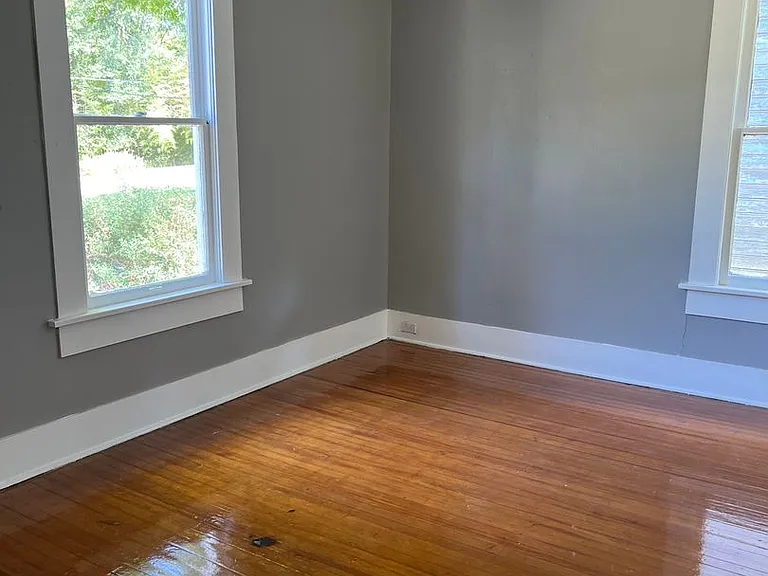1025 Foster St — Photo 9