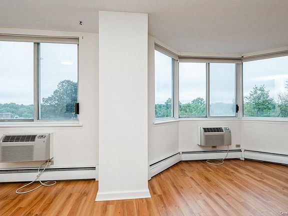 3rd image of 14 Nosband Ave #34