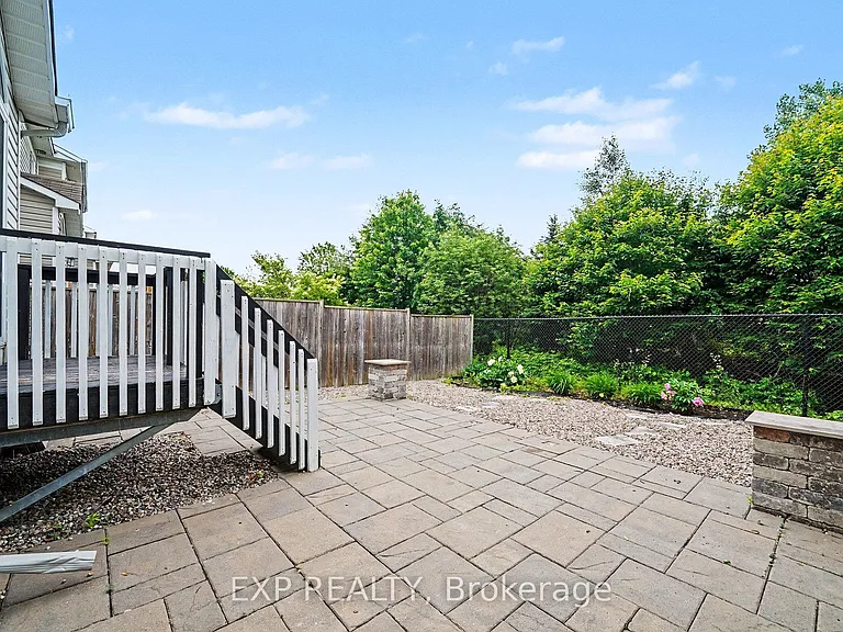 472 Temiskaming Cres — Photo 27