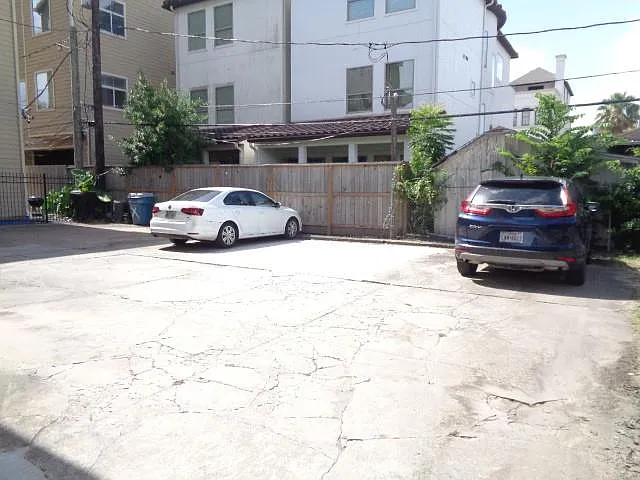 401 W Clay St #3 — Photo 26