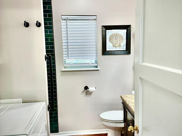410 N Peters Ave — Photo 24