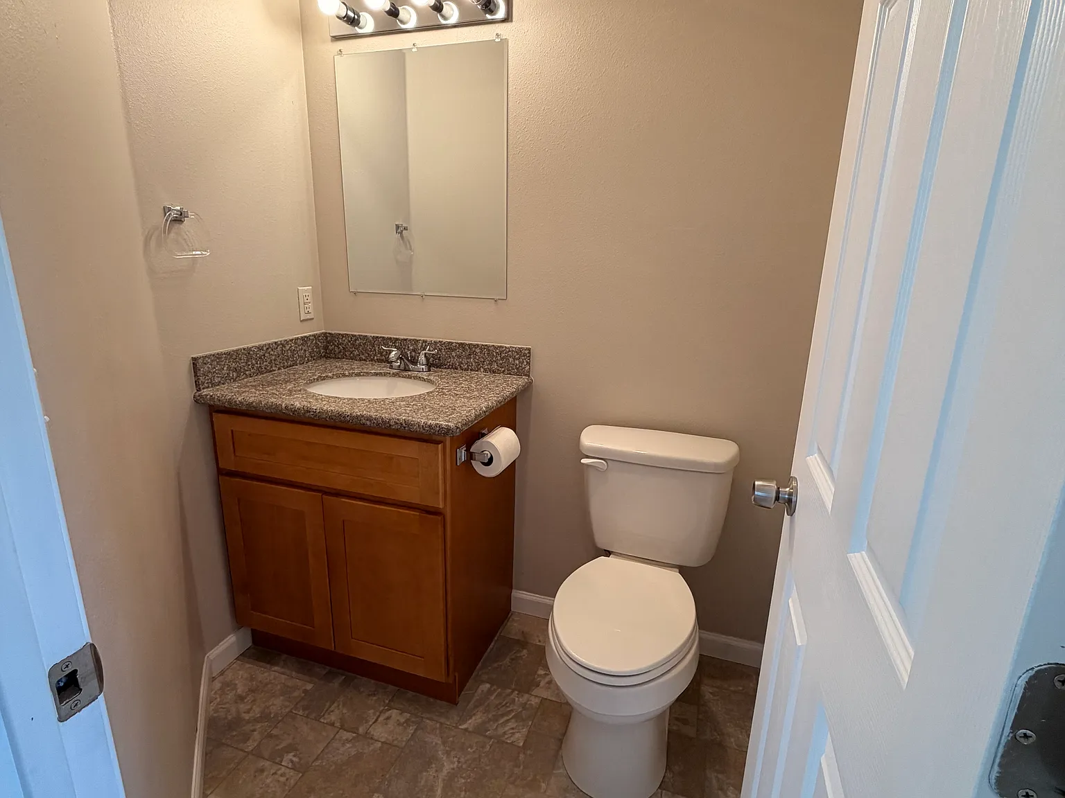 3 bed, 2.5 bath, 1375 sqft, $3,100 — Photo 3