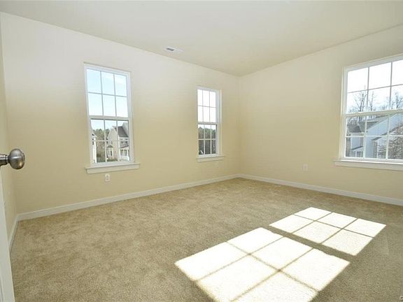 4th image of 7905 Glendale Woods Xing