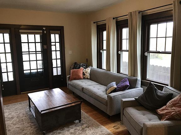 3rd image of 1017 Fairfield Ave #1