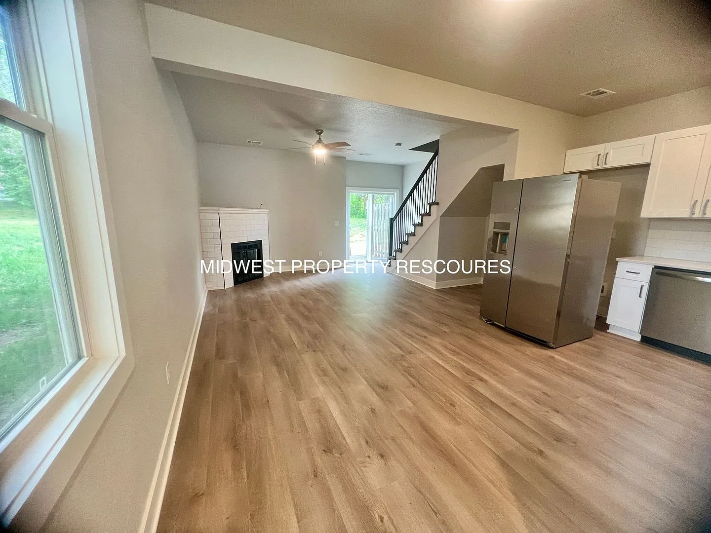 Highly Desired 3 Bd End Unit For Lease in Pleasant Hill | Offered by Midwest Property Resources — Photo 2