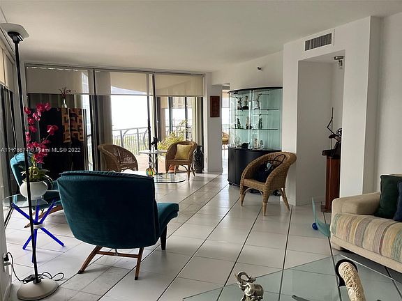 2nd image of 2843 S Bayshore Dr APT 14F