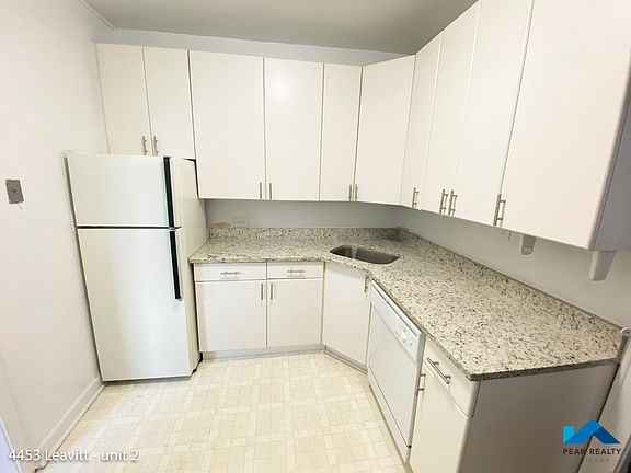 4th image of 4449 N Leavitt St #3