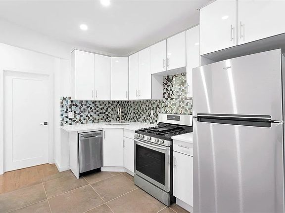 3rd image of 1613 Hancock St Ste 1R