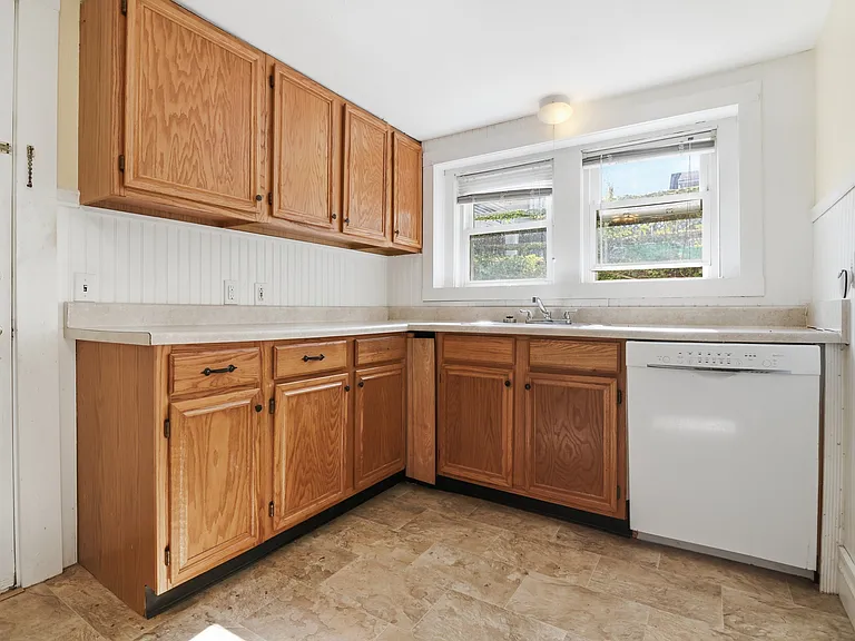 163 Standish Rd #B — Photo 9