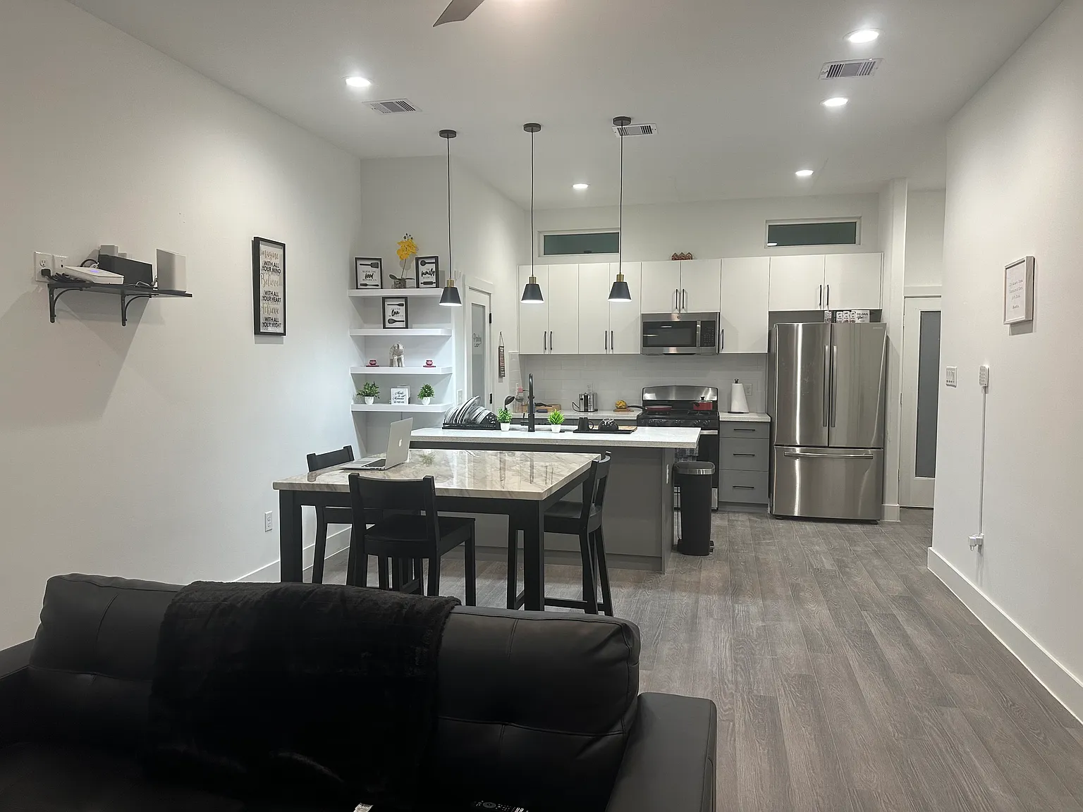 5 bed, 2.5 bath, 1600 sqft, $3,950 — Photo 4