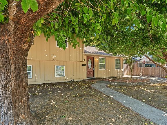 2nd image of 127 Sandalwood Court