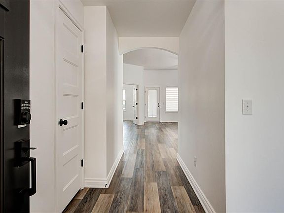 3rd image of 18640 Luna Dr