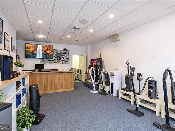 4th image of 447 W Chester Pike