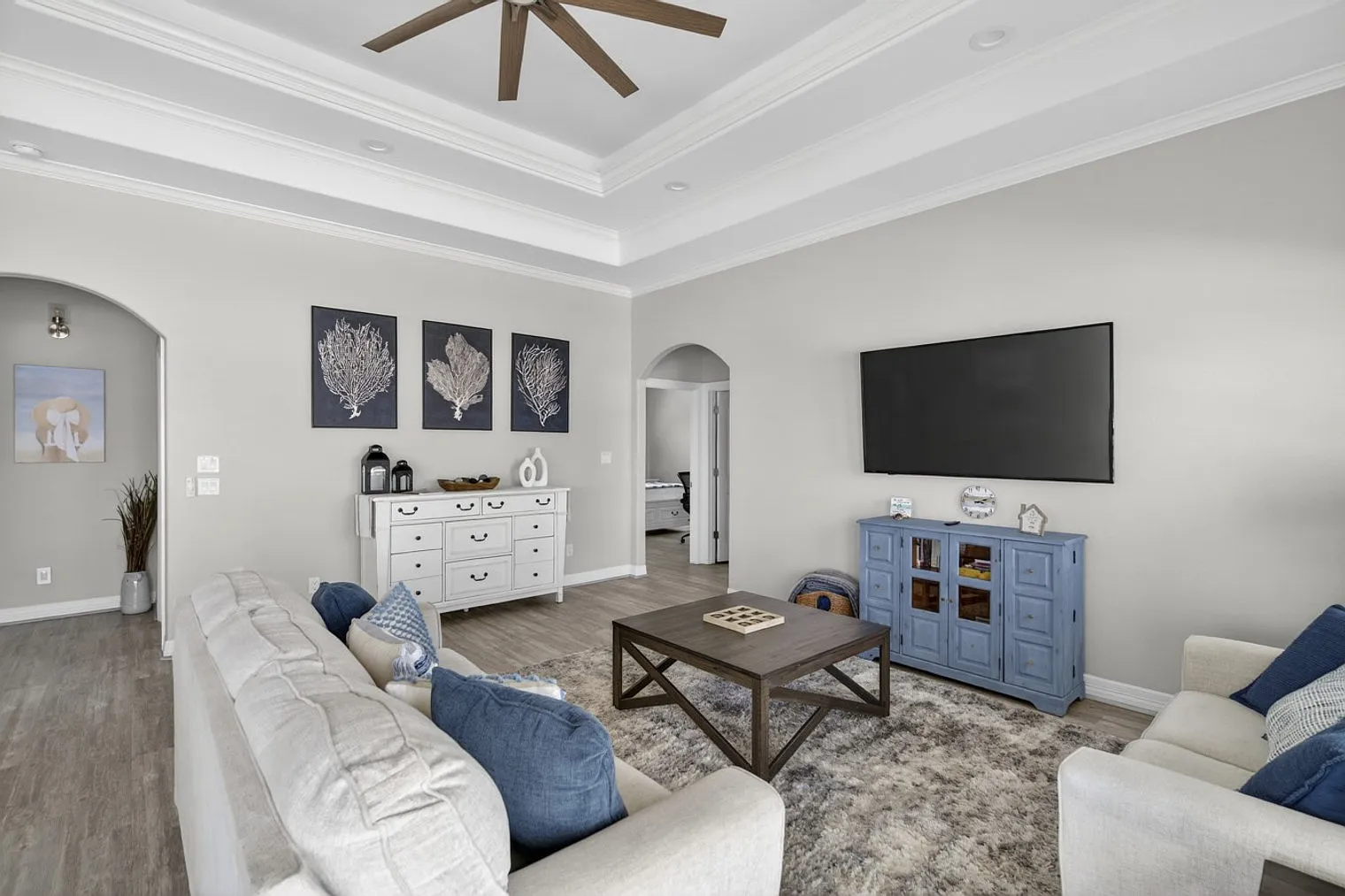 3 bed, 2.0 bath, 1356 sqft, $2,456 — Photo 2