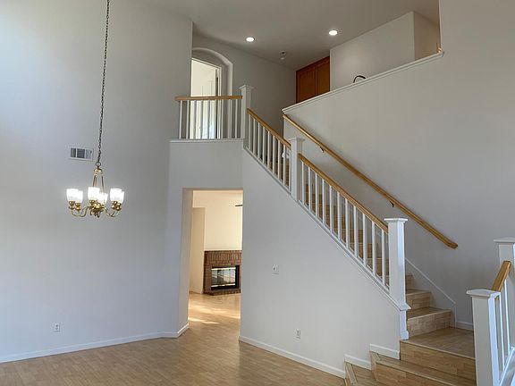 4th image of 434 Skipstone Ct