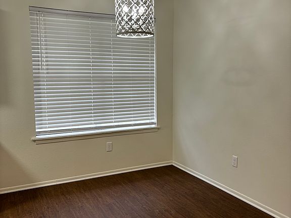 3rd image of 301 Warren Dr #905
