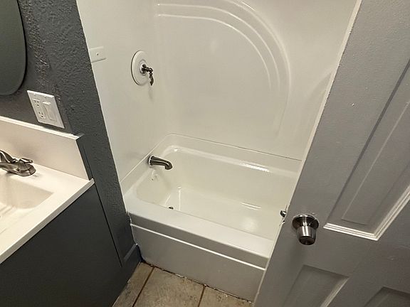 5th image of 3828 N Park Dr