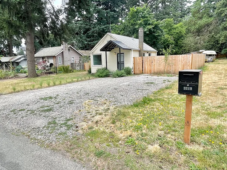 3219 SE 119th Ave — Photo 2