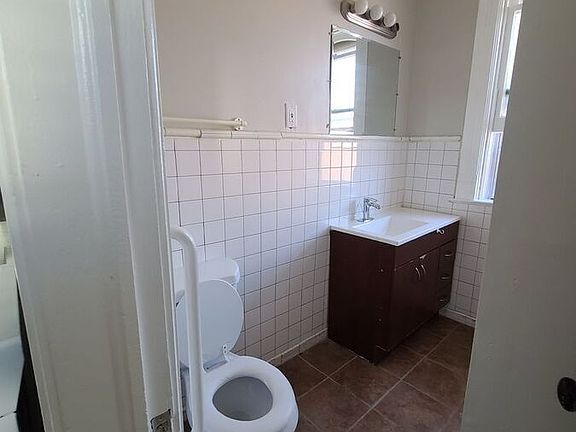 5th image of 1331 Columbine St #2E