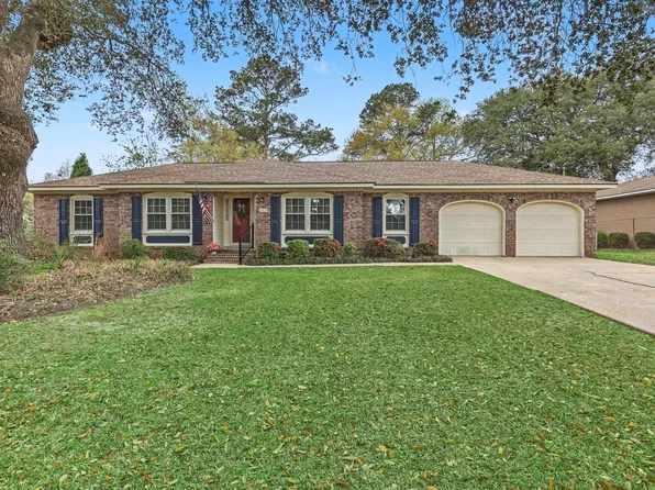 8465 Yorkshire Ln, North Charleston, SC 29406