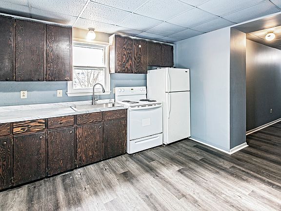 4th image of 32 Walnut St