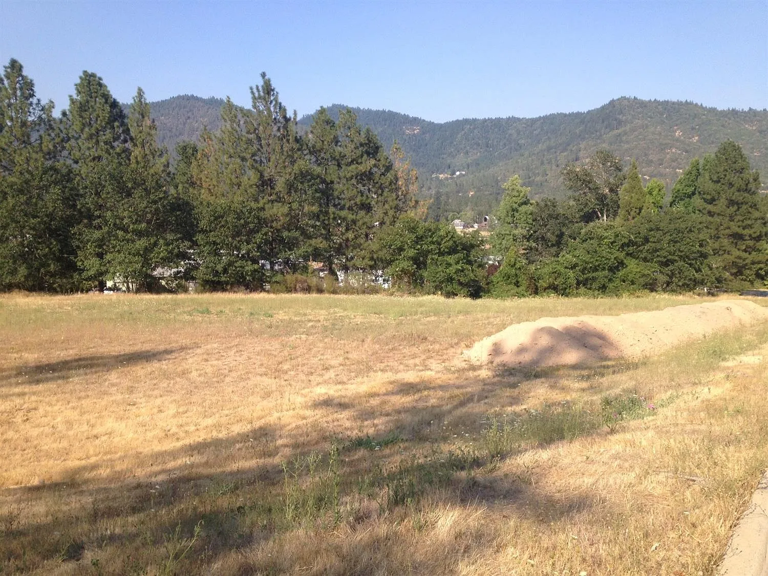 2400 NW Highland Ave photo 1