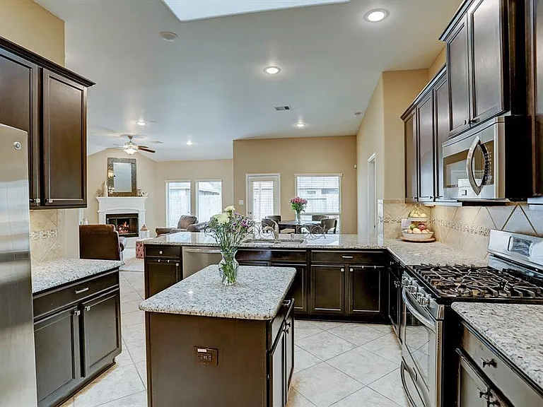 4411 Eclipse Park Ct — Photo 15