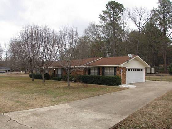 1st image of 632 Pine Cone Dr