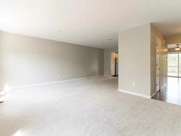 733 Mashie Ct — Photo 9