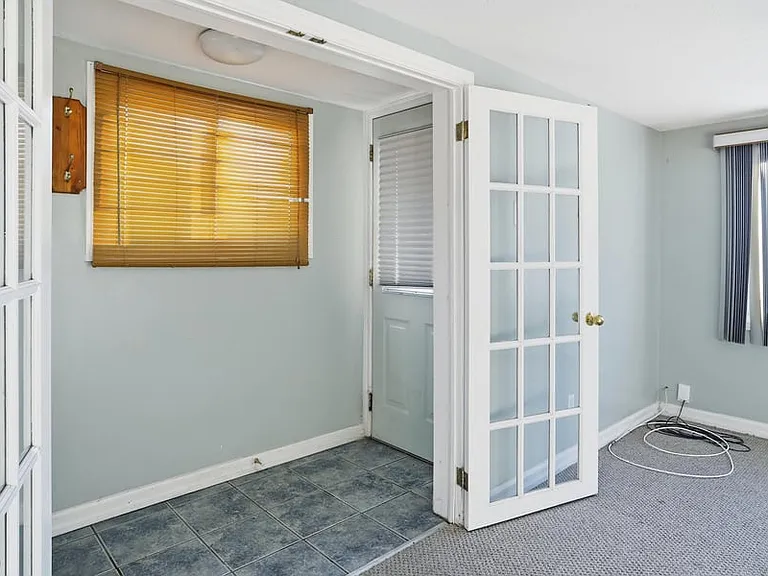 704 Claude St #B — Photo 4