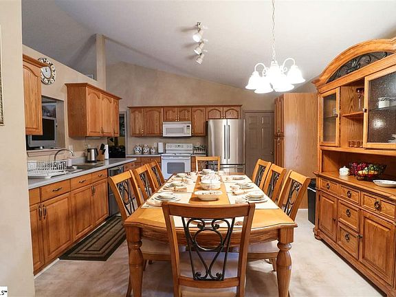 5th image of 111 Palmetto Dr