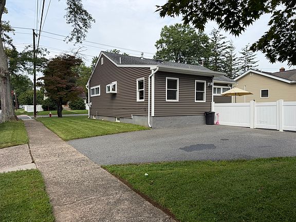 2nd image of 1335 Lincoln Ave