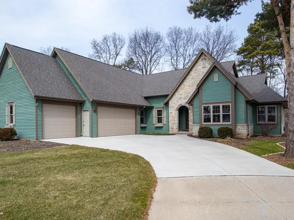 2010 Pinewood Ct, Menasha, WI 54952