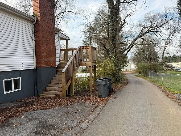 221 Taylor St — Photo 7