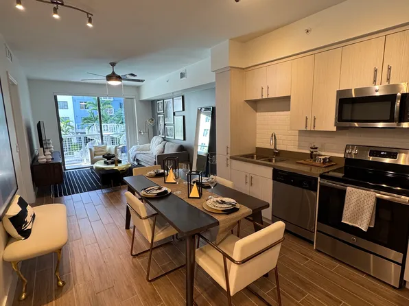 1715 NE 169th St #2, Miami, FL 33162