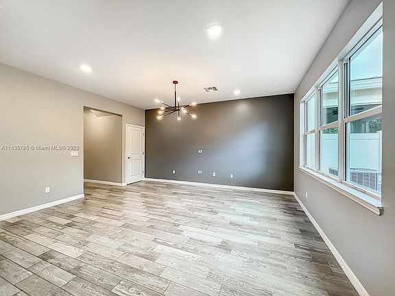 2nd image of 1586 Myrtle Oak Ter