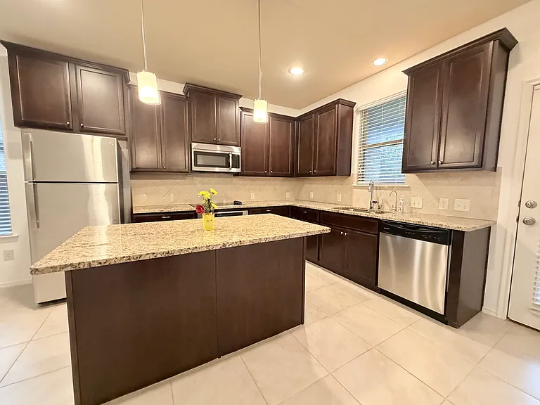 305 Rustic Oak Ln — Photo 4