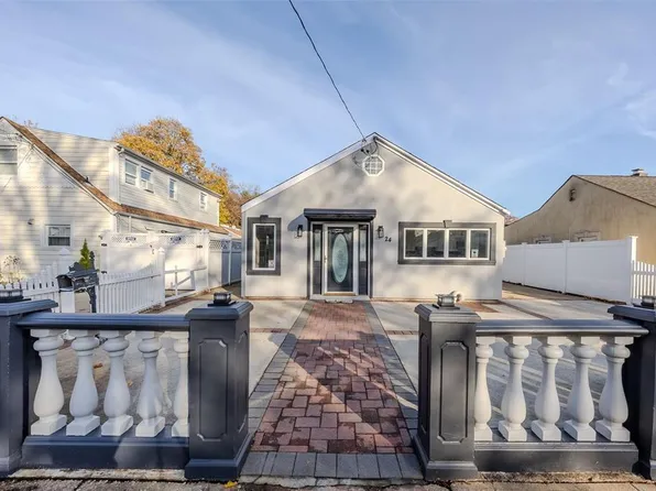 24 Commander Avenue, Hempstead, NY 11550