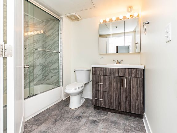 4th image of 2036 S Michigan Ave APT 412
