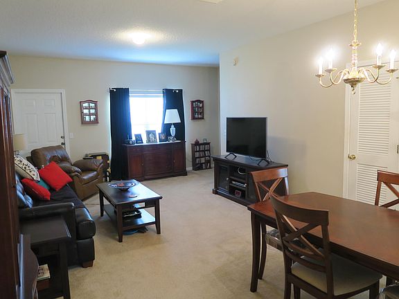 5th image of 833 Southern Creek Dr