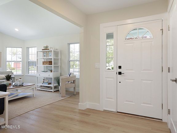 5th image of 2430 Woodbine Lane